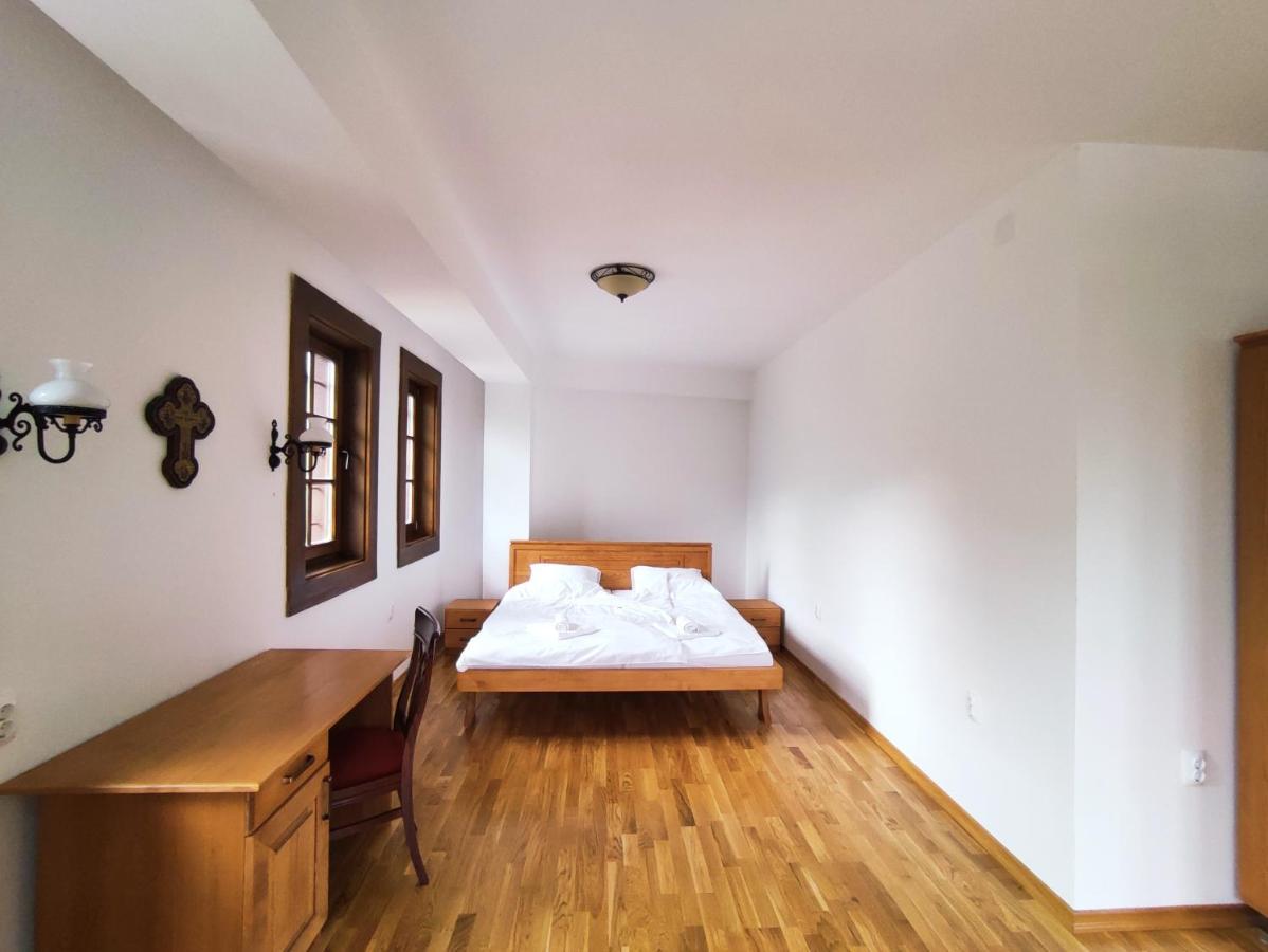 Guest Mansion, Гостински Палат Rostusa Zewnętrze zdjęcie