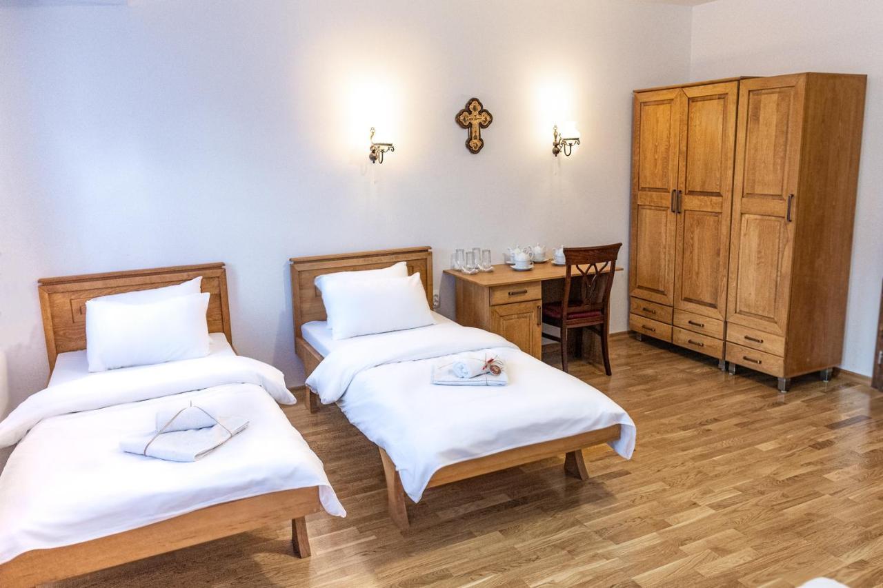 Guest Mansion, Гостински Палат Rostusa Zewnętrze zdjęcie