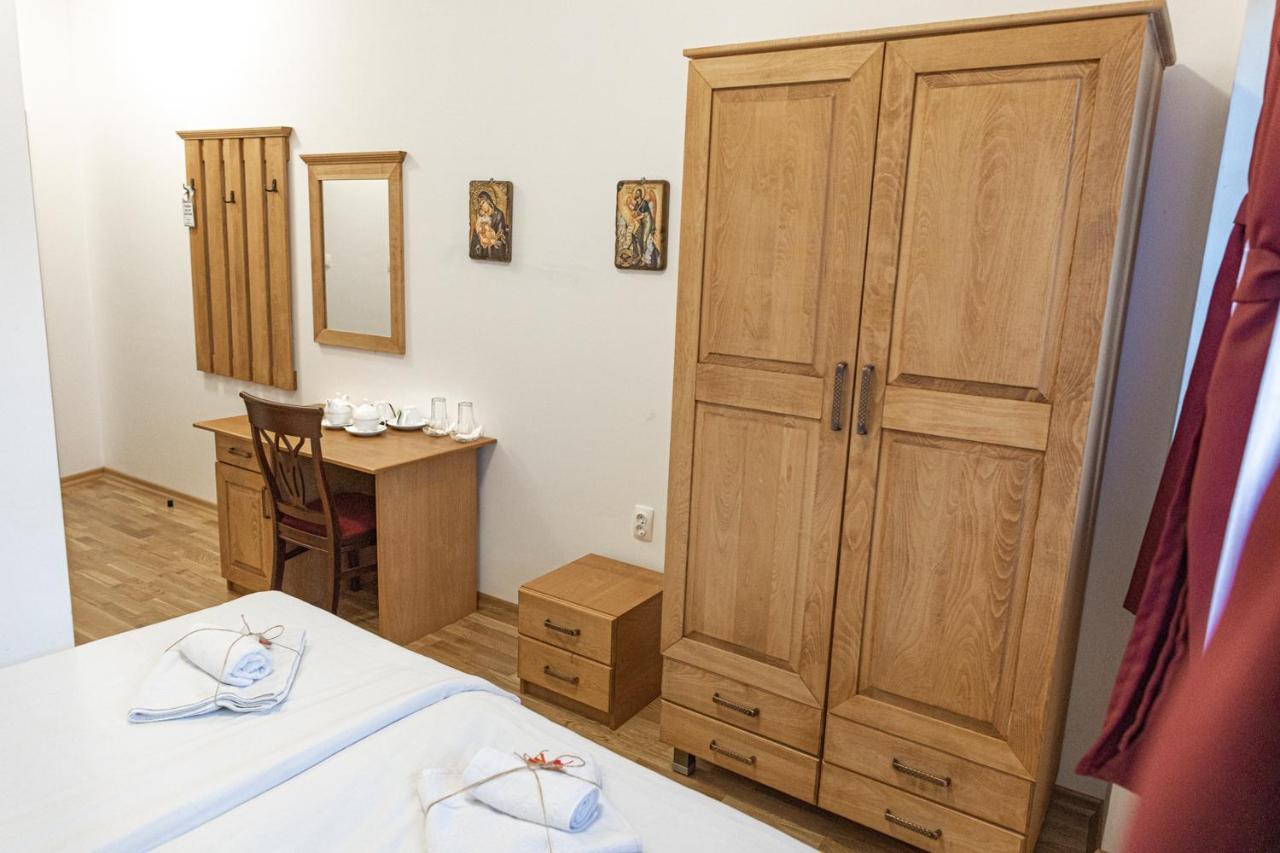 Guest Mansion, Гостински Палат Rostusa Zewnętrze zdjęcie