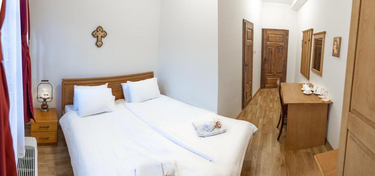 Guest Mansion, Гостински Палат Rostusa Zewnętrze zdjęcie