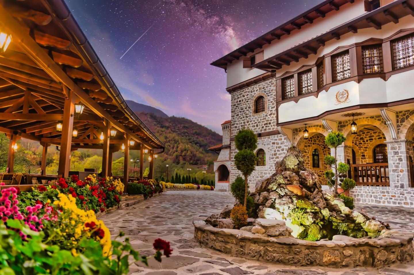 Guest Mansion, Гостински Палат Rostusa Zewnętrze zdjęcie